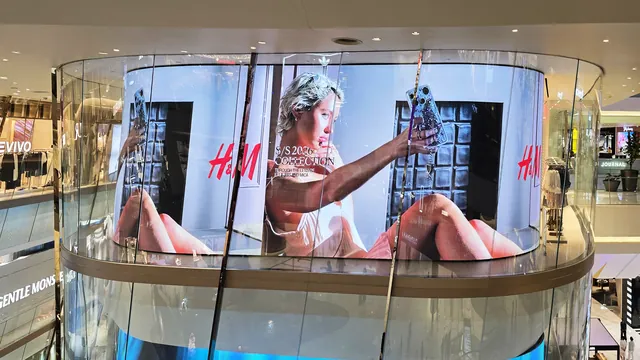Large curved H&M LED installation at ICONSIAM