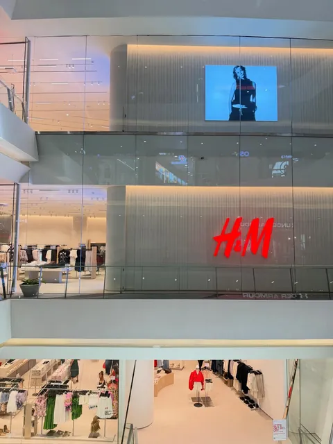 Multi-level illuminated H&M facade at ICONSIAM
